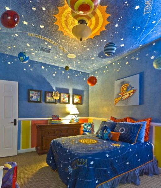 Mang không gian vũ trụ vào phòng ngủ bé trai