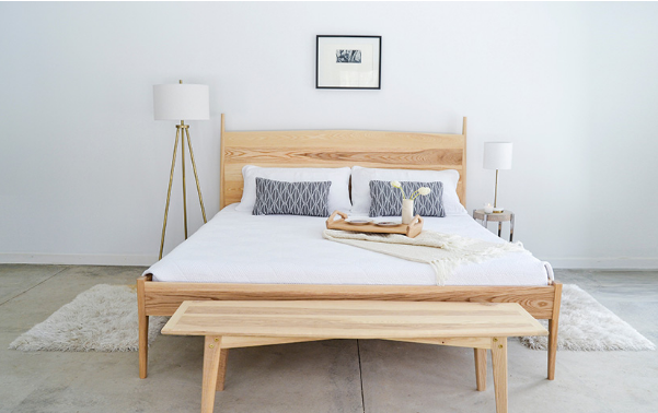 Giường gỗ tần bì kiểu dáng thanh lịch