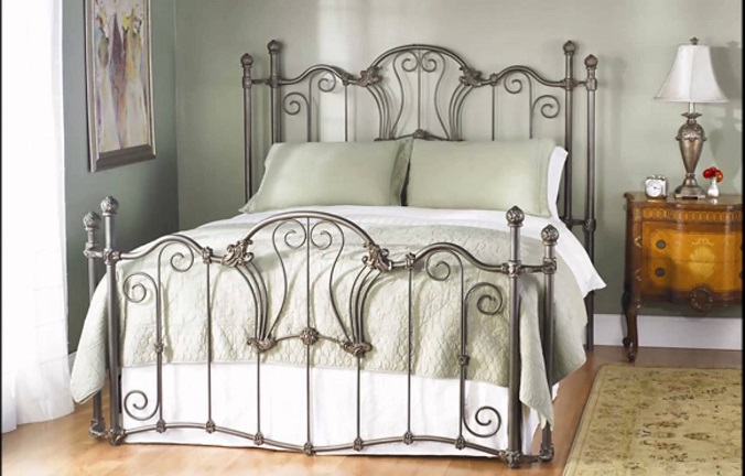 Nên mua mẫu giường ngủ sắt đẹp hay giường ngủ gỗ đẹp?