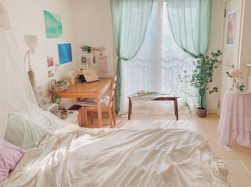 Gợi ý những ý tưởng thiết kế phòng ngủ Hàn Quốc dễ thương là dùng cây xanh